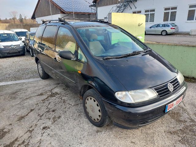 Volkswagen Sharan TDI Family 6-SITZER*AHK*TÜV 10/2025