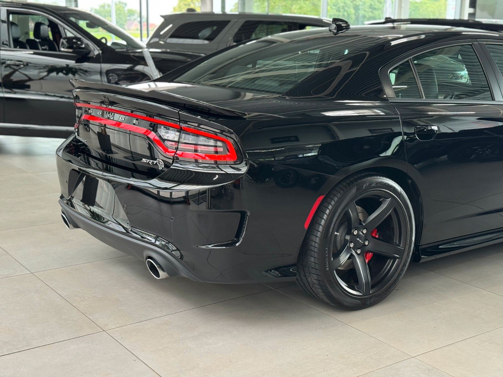Fahrzeugabbildung Dodge Charger 6.2 SRT Hellcat  "Adaptive Dämpfer NAVI"