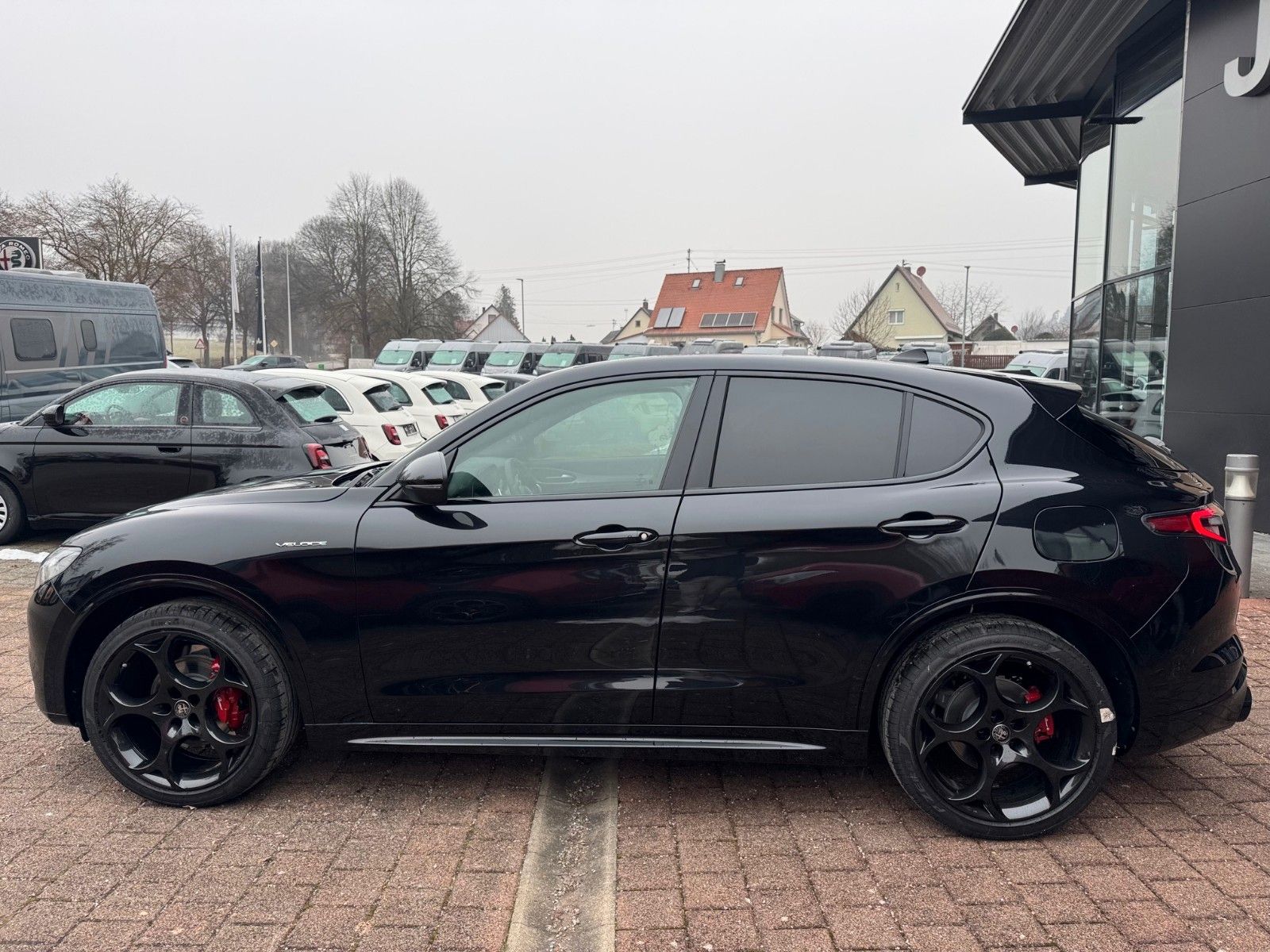 Fahrzeugabbildung Alfa Romeo Stelvio VELOCE 280 PS AT8 - Q4 AHK PANORAMA