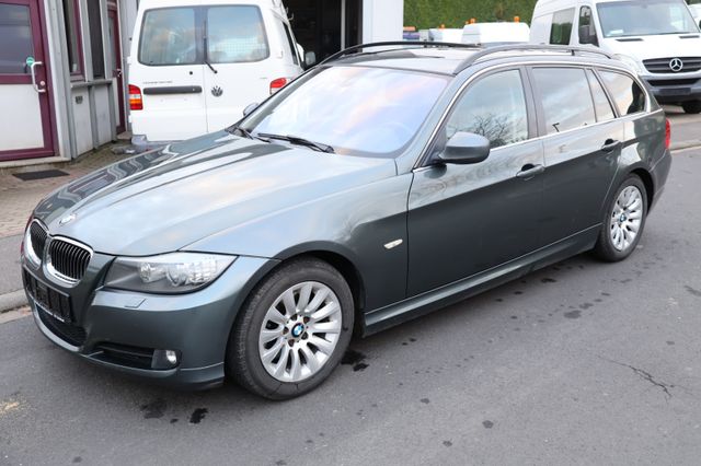 BMW 325i Touring 3,0 gepfl.AHK Autom.Xenon Pano Navi