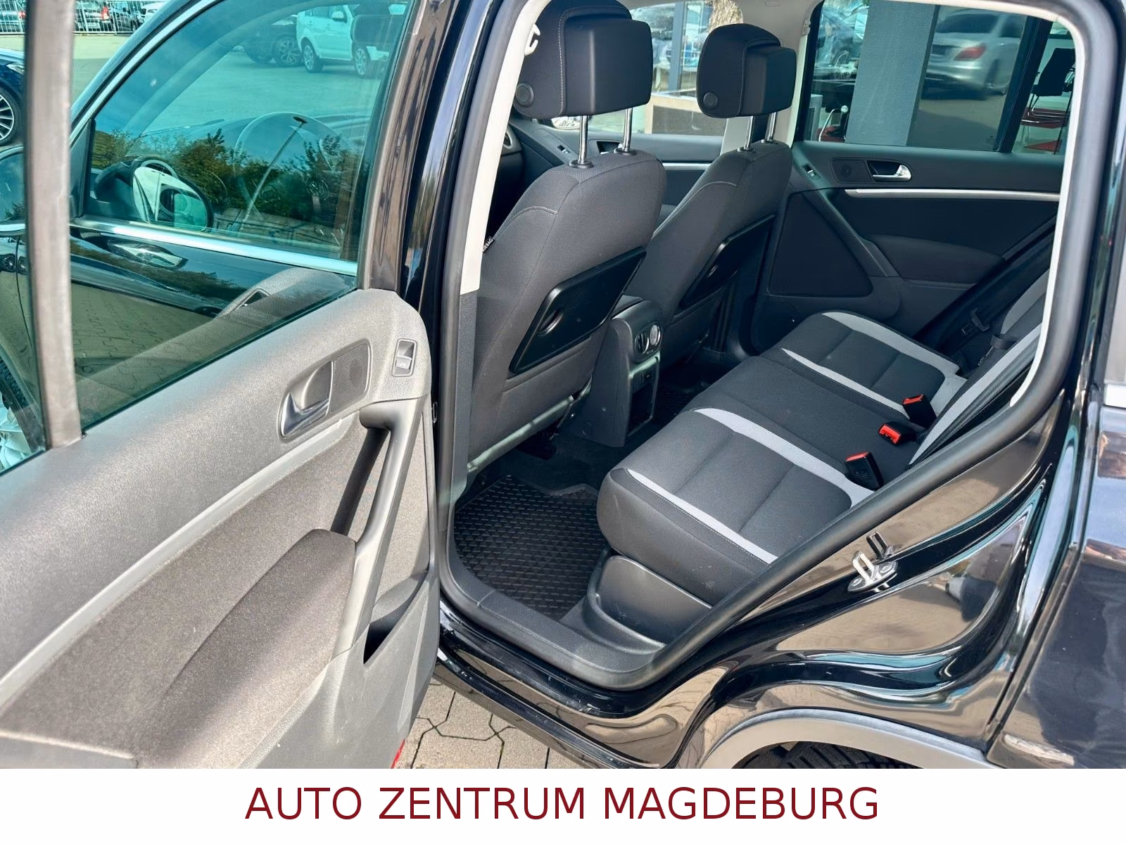 Volkswagen Tiguan Life *2.HAND*NAVI*AHK*TEMPOM.*SITZH.*PDC*