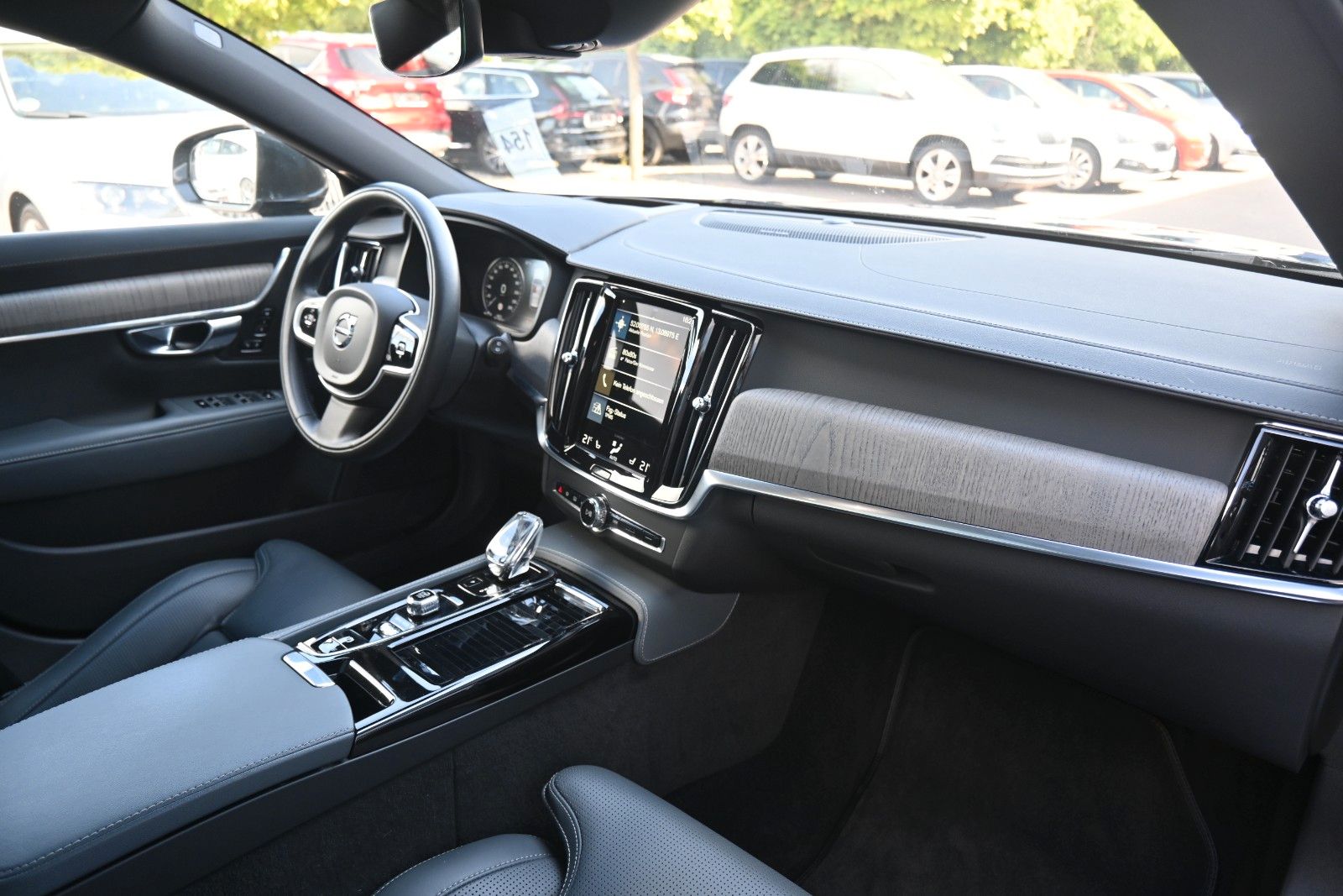 Fahrzeugabbildung Volvo V90 T8 AWD Recharge Inscription*PANO*360*H&K*HUD