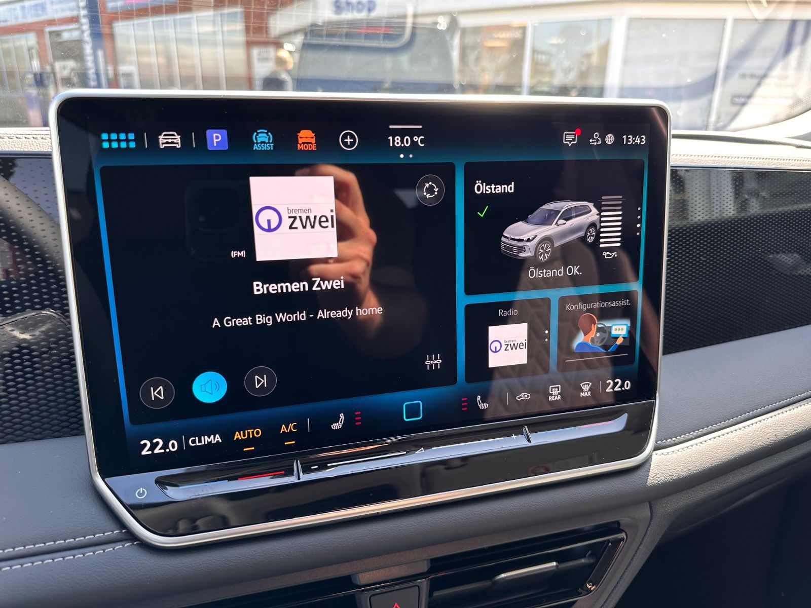 Fahrzeugabbildung Volkswagen Tiguan 1.5 eTSI Life DSG AHK/ACC/APP/LED+/360°
