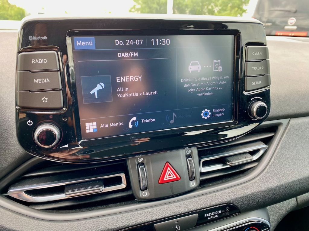 Fahrzeugabbildung Hyundai i30 1.0 AAC SHZ ALLWETTERREIFEN ALU KAMERA PDC