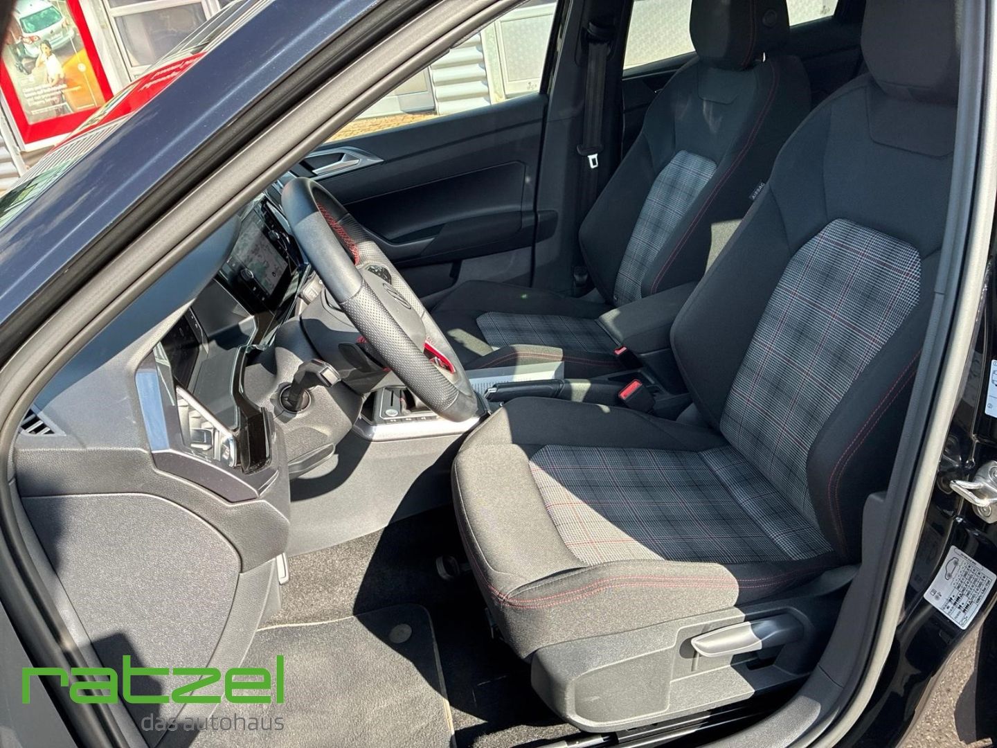 Fahrzeugabbildung Volkswagen Polo GTI 2.0 TSI DSG Navi Digitales Cockpit LED
