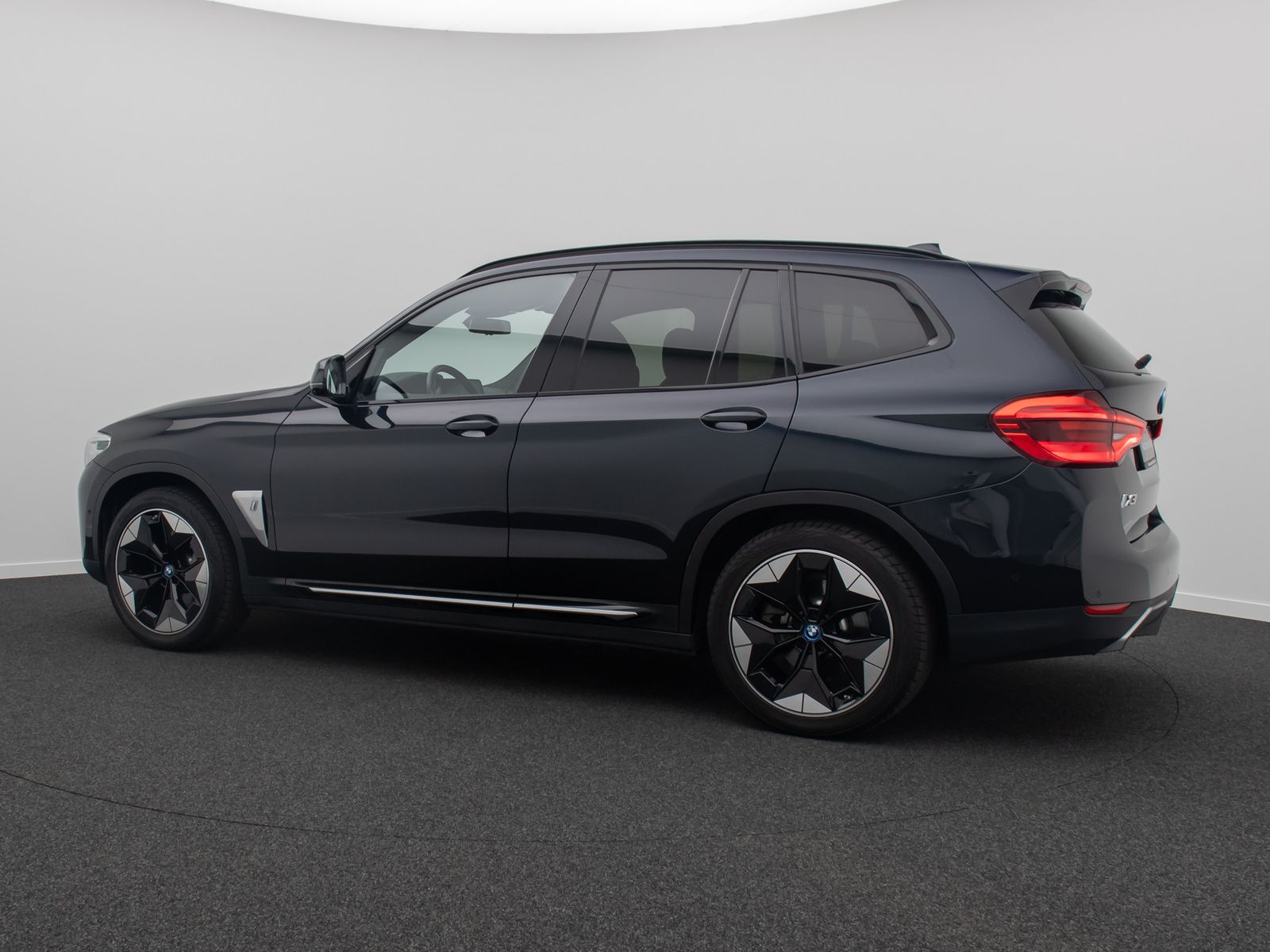 Fahrzeugabbildung BMW iX3 Impressive Alarm H/K 360°HUD Komfort Panoram