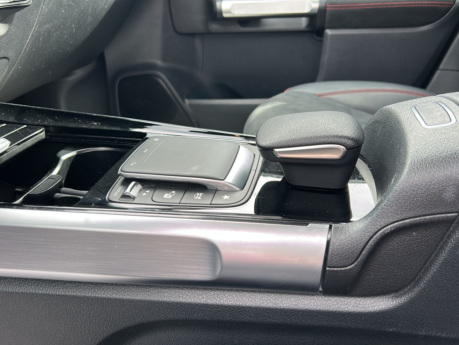 Fahrzeugabbildung Mercedes-Benz GLB  220 dAMG Line