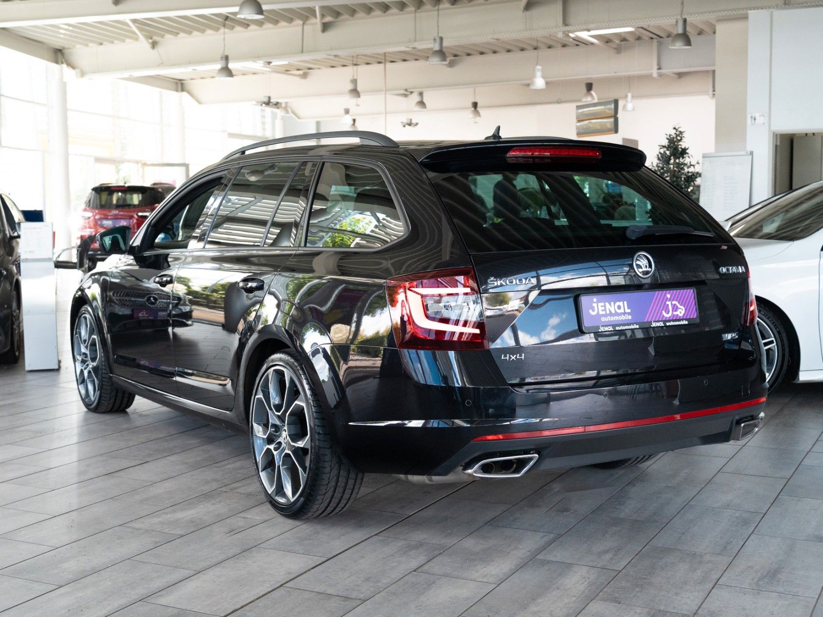 Fahrzeugabbildung SKODA Octavia Combi RS 4x4 AUTOM./SITZHZG./KAMERA