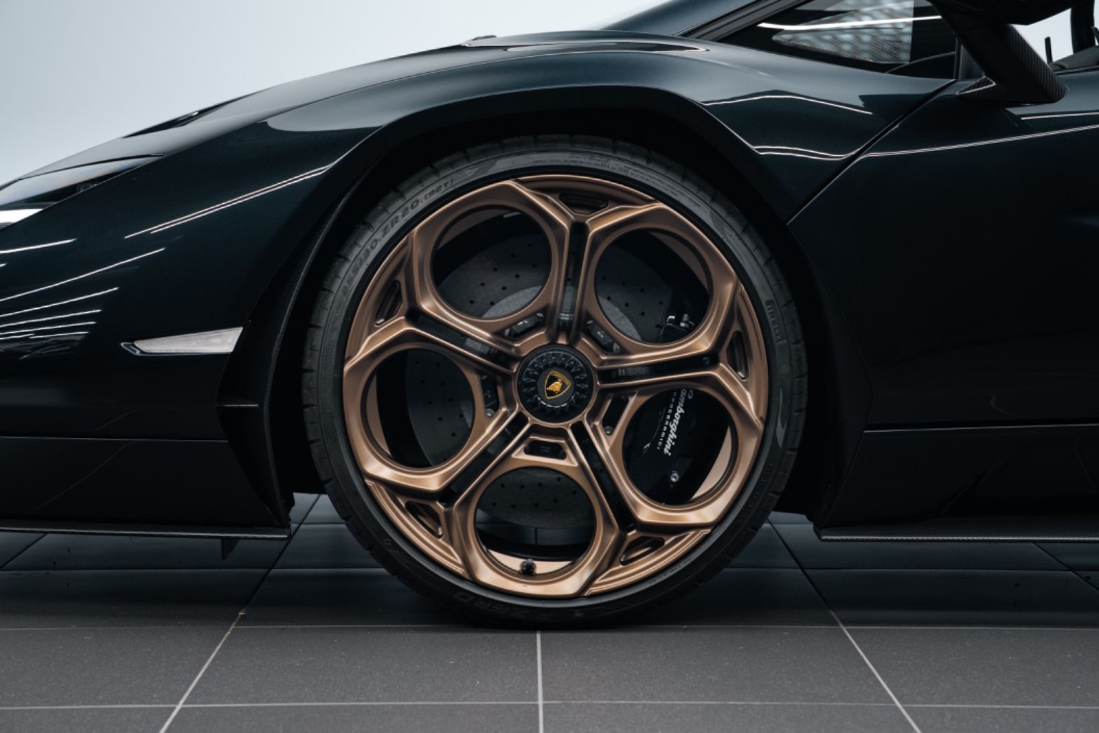 Fahrzeugabbildung Lamborghini Countach LPI 800-4 1of112/CARBON/LIFT