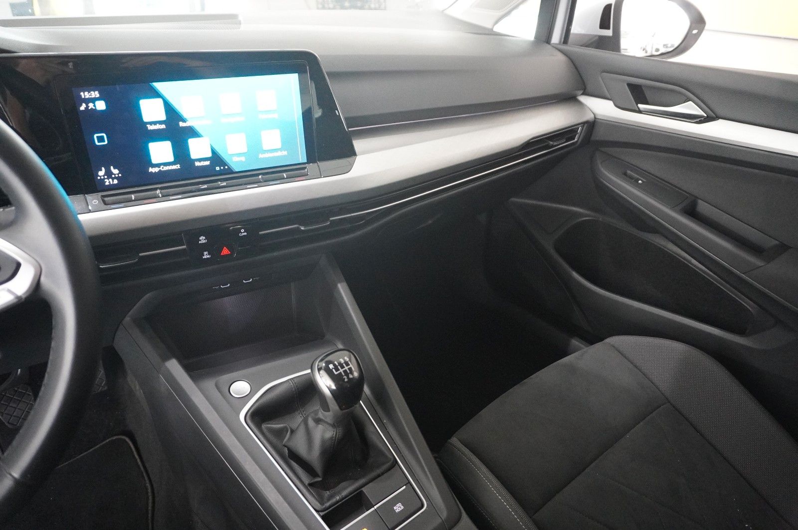 Fahrzeugabbildung Volkswagen Golf VIII Variant 2.0 TDI LIFE NAVI/LED/KAMERA