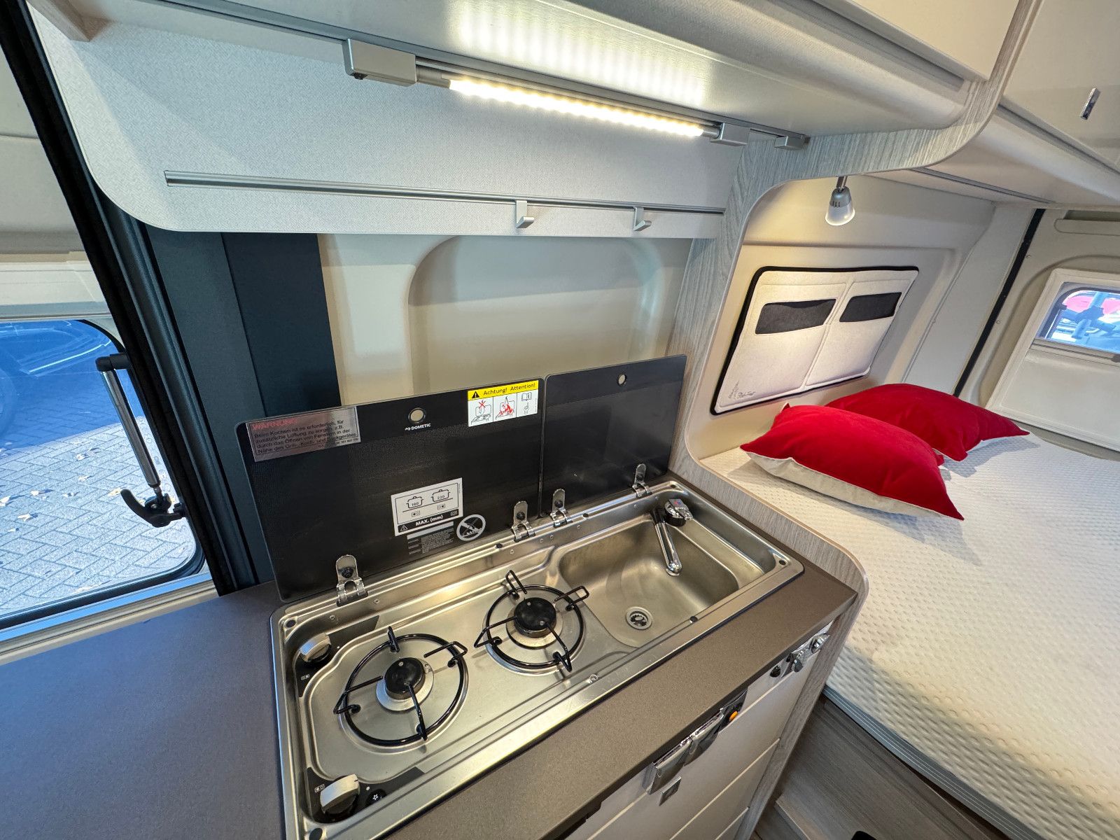 Fahrzeugabbildung Bürstner Campeo Black Forest C 600 AUFSTELLDACH SHZ NAVI+