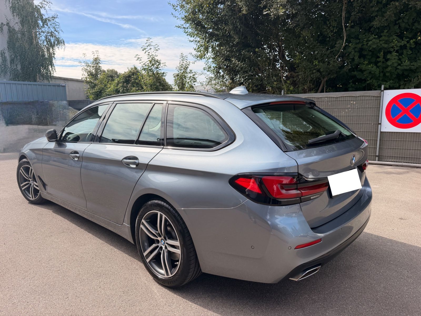 BMW 520 d Touring Business Mildhybrid imagem 3