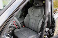 BMW XM / BOWERS & WILKINS / AHK / M DRIVERS BMW XM / BOWERS & WILKINS / AHK / M DRIVERS