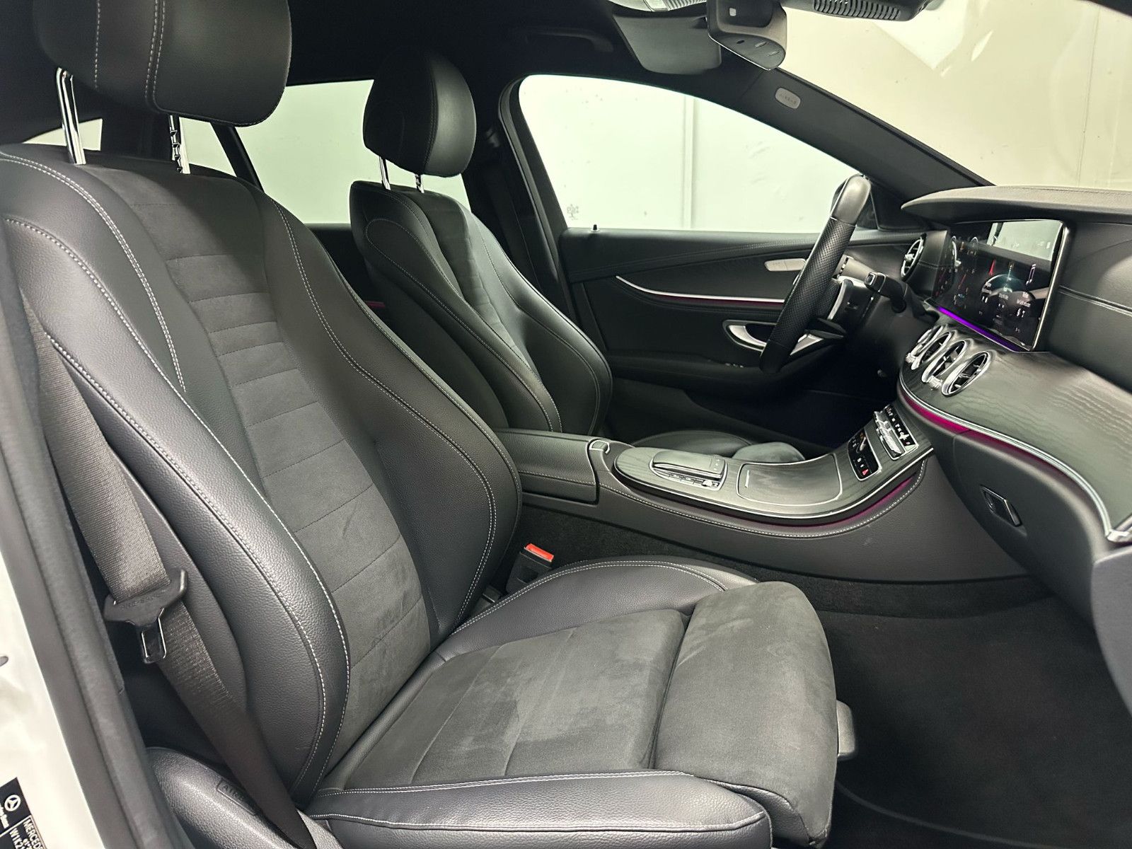 Fahrzeugabbildung Mercedes-Benz E 300 d 4MATIC T Autom. AMG-LINE*NIGHT*360*HUD*