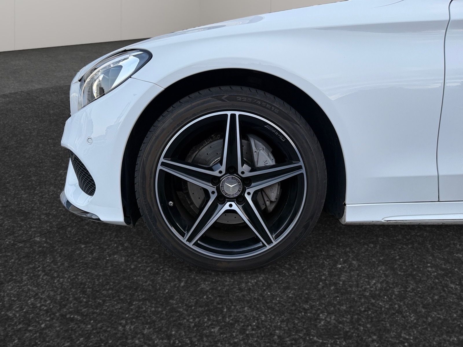 Fahrzeugabbildung Mercedes-Benz C 200 AMG Line Autom.Leder/R-Kamera/LED/Garantie