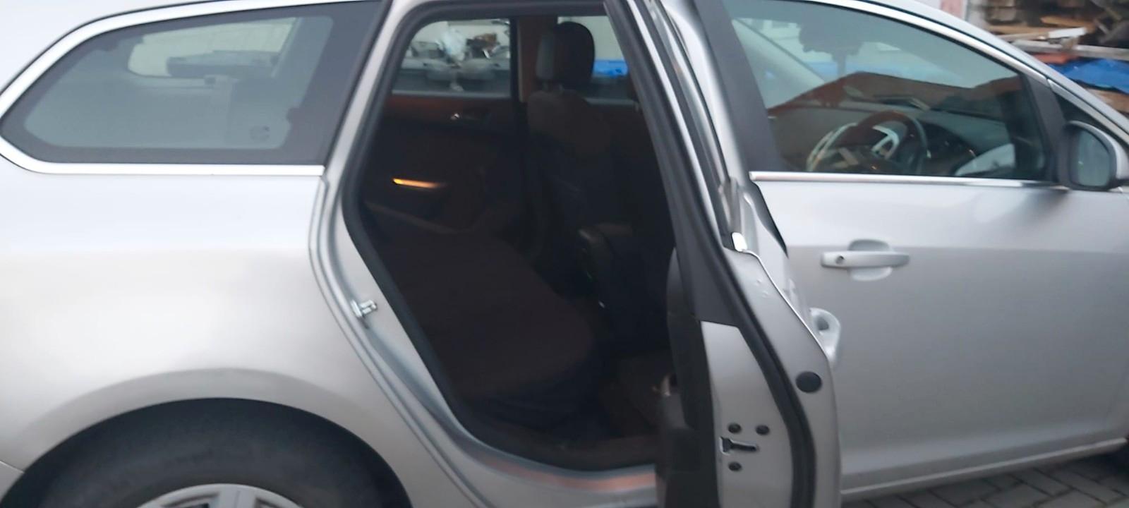 Opel Astra 2011 — photo 9