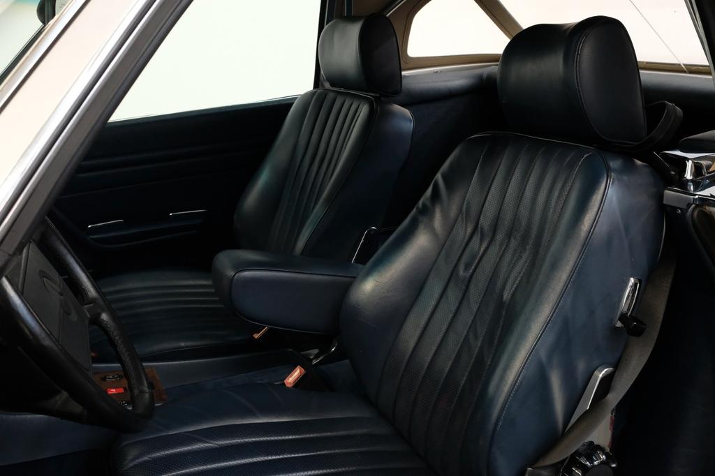 Mercedes-Benz SL 560