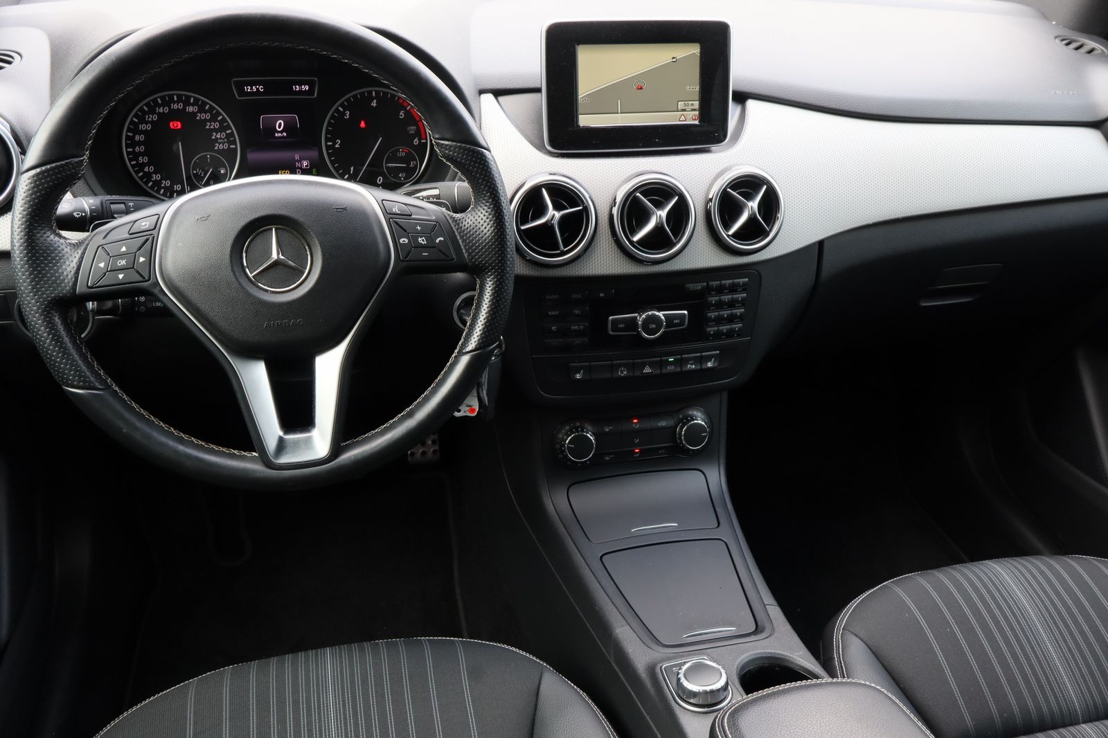 Fahrzeugabbildung Mercedes-Benz B 220d CDI BlueEfficiency Aut. NAV+XEN+SHZ+PP+EU