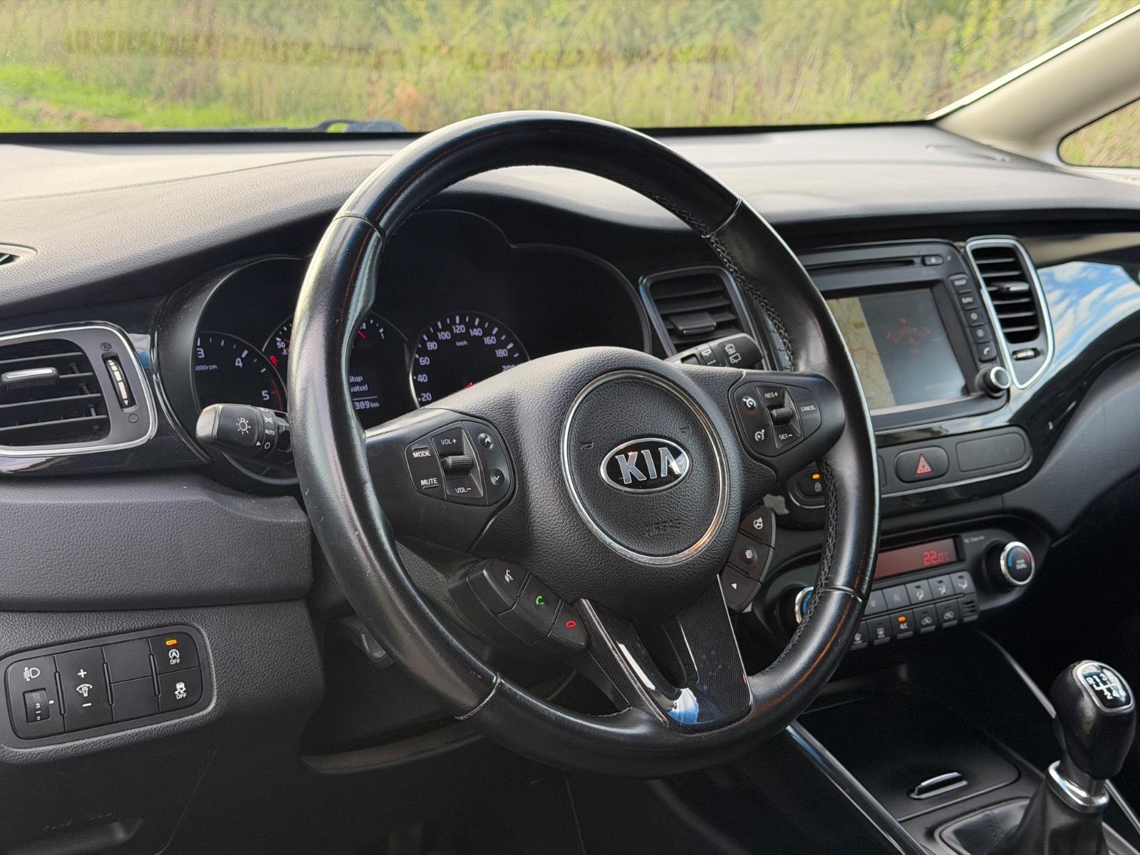 Kia Carens 2014 — photo 11