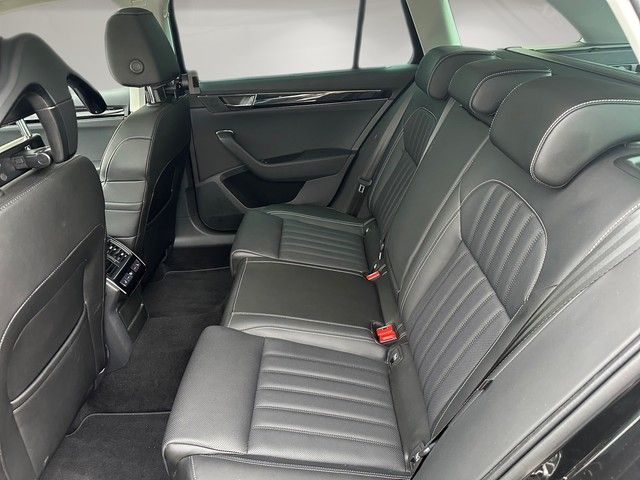 Fahrzeugabbildung SKODA Superb Combi 2.0 TSI DSG L&K 4x4 STDHZG+PANO+MEM