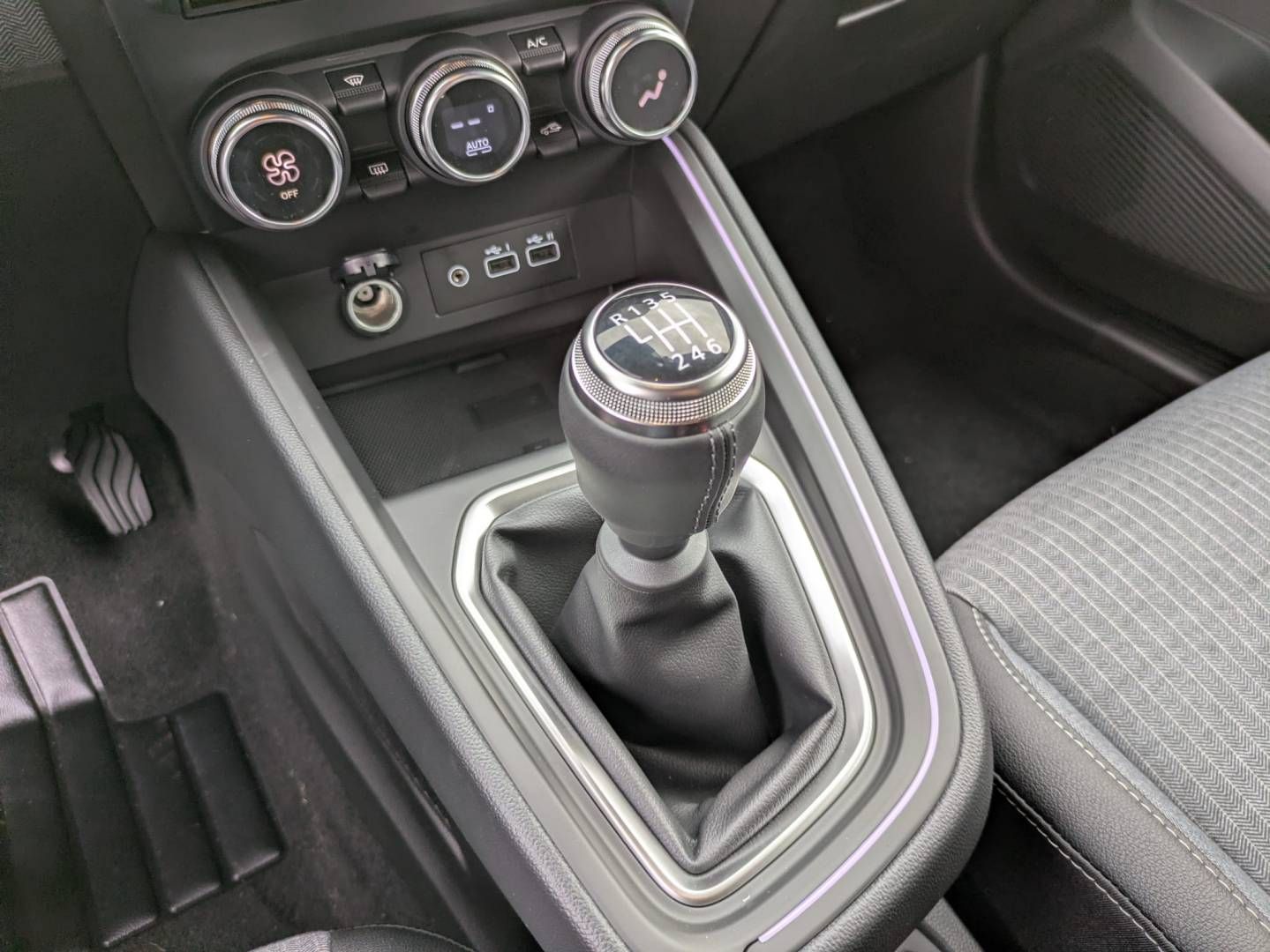 Fahrzeugabbildung Renault CLIO KISS TCe 90