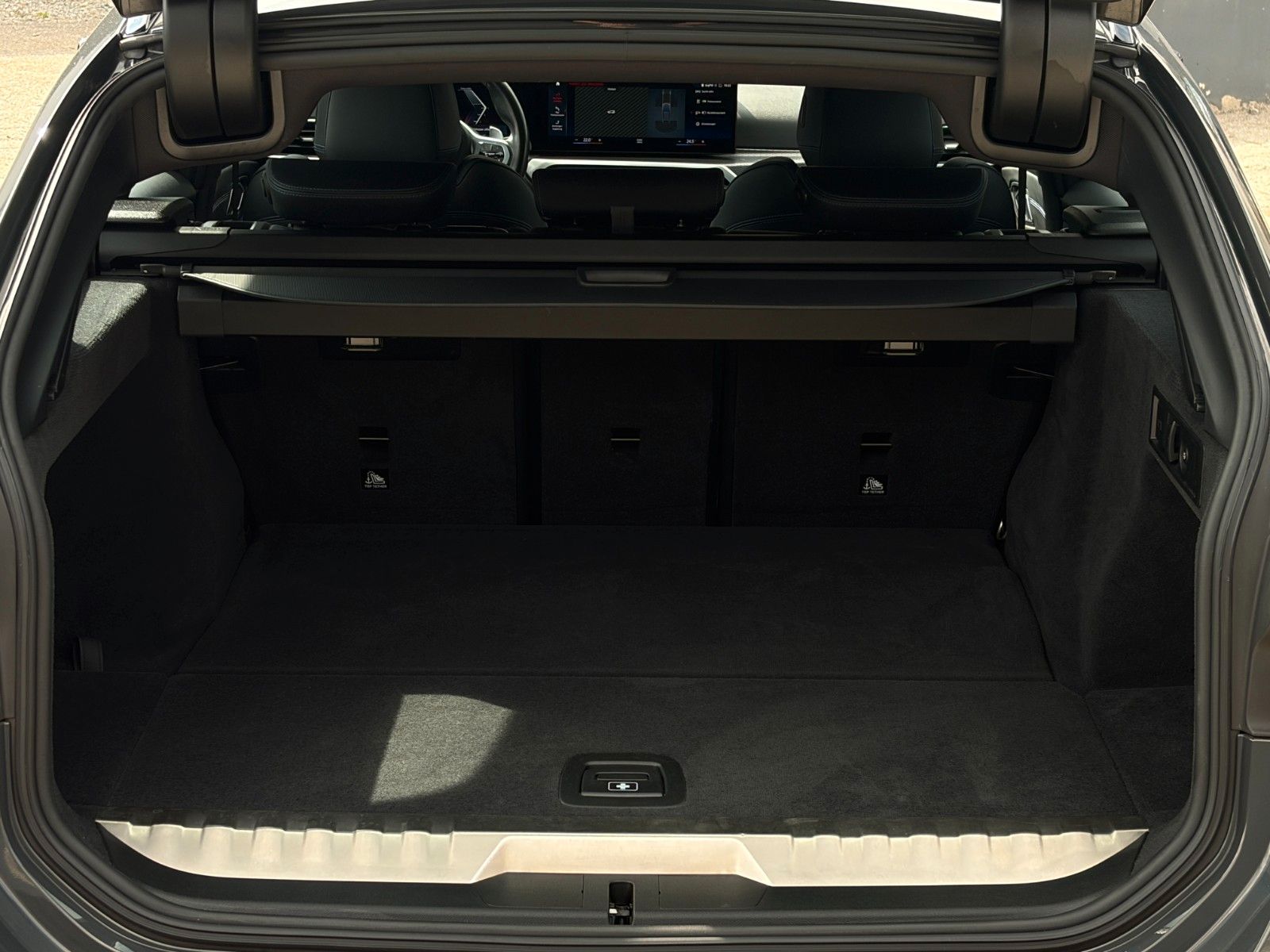 Fahrzeugabbildung BMW 330e Touring M Sport Alcan. Anthra. LC+ AHK H&K