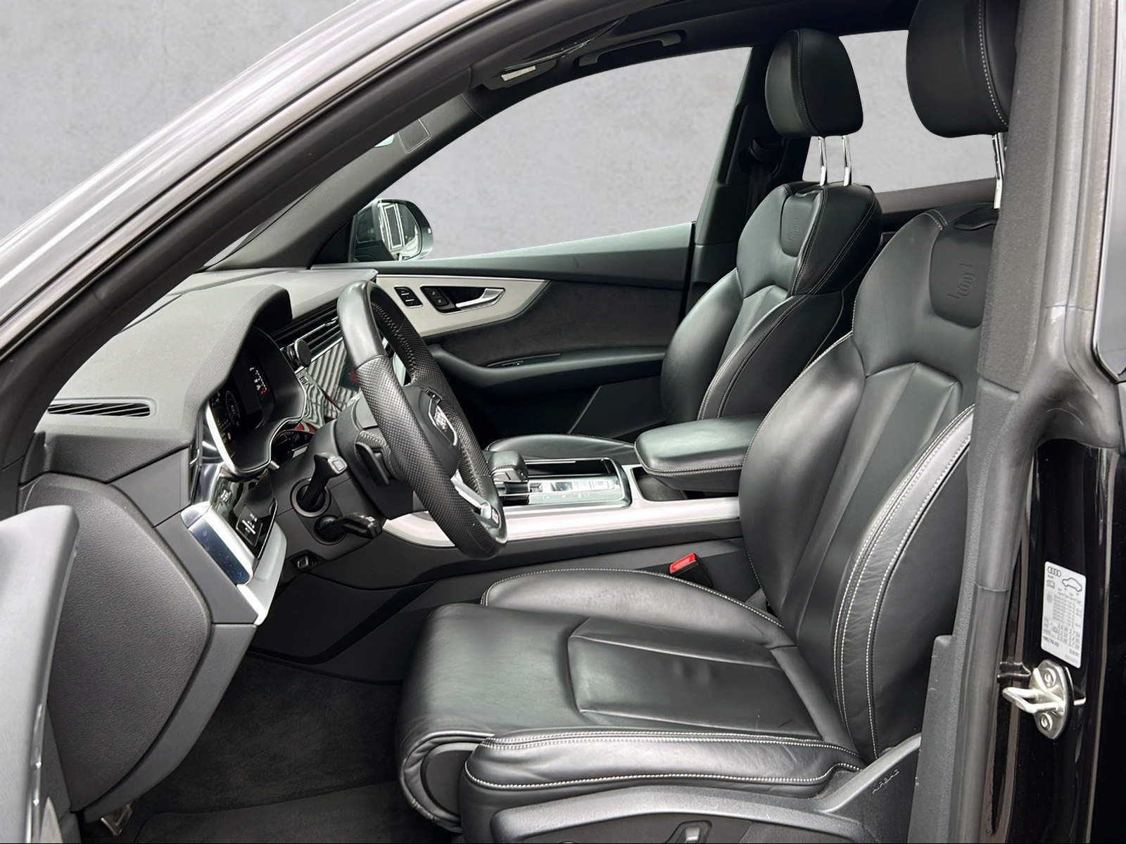 Fahrzeugabbildung Audi Q8 55 TFSI S-LINE*B&O*SOFT CLOSE* 360° *PANO AHK