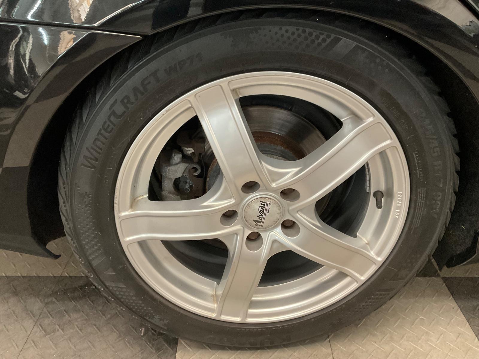 Mercedes-Benz E220 2011 — photo 17