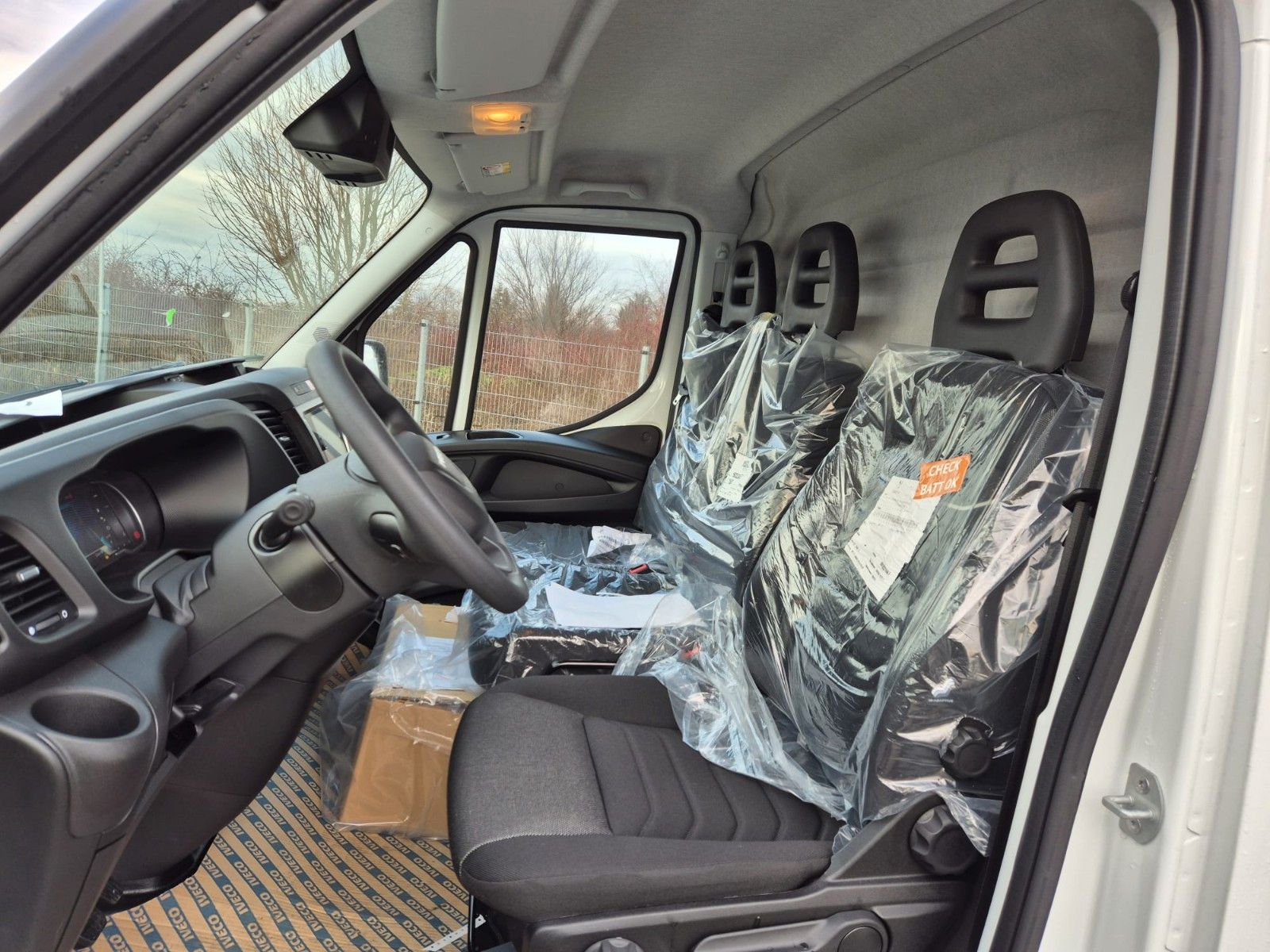 Fahrzeugabbildung Iveco Daily 35S14 Verkleidung/Airline&Holzfußboden