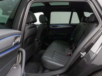Fahrzeugabbildung BMW 530d xD M Sport Panorama Kamera H/K Alarm 19Zoll