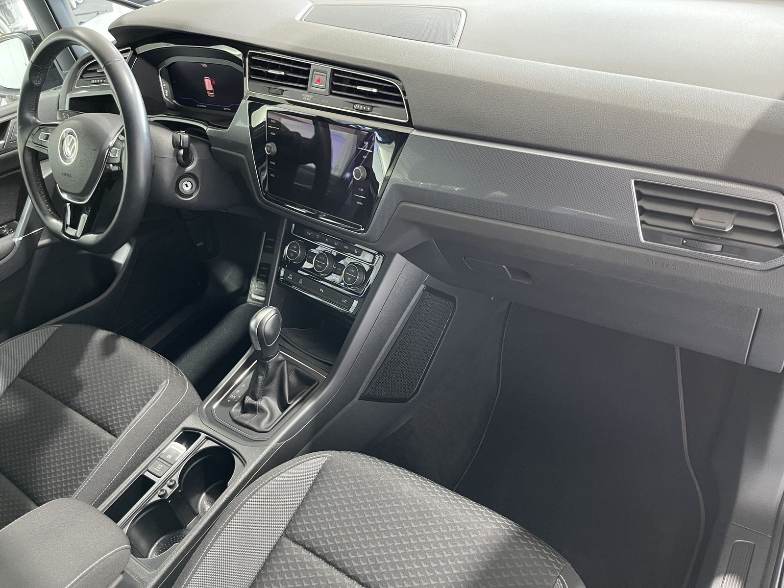 Fahrzeugabbildung Volkswagen Touran Comfortline 2.0 TDI*LED*Navi*PDC*Digital*