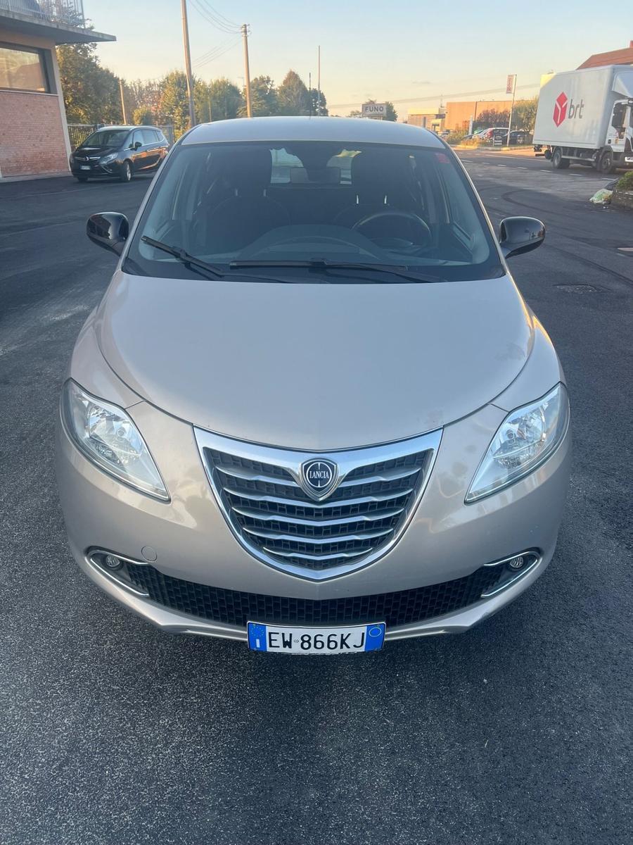 Lancia Ypsilon