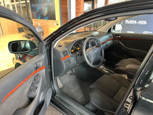 Toyota Avensis 2.4 Executive Liftback