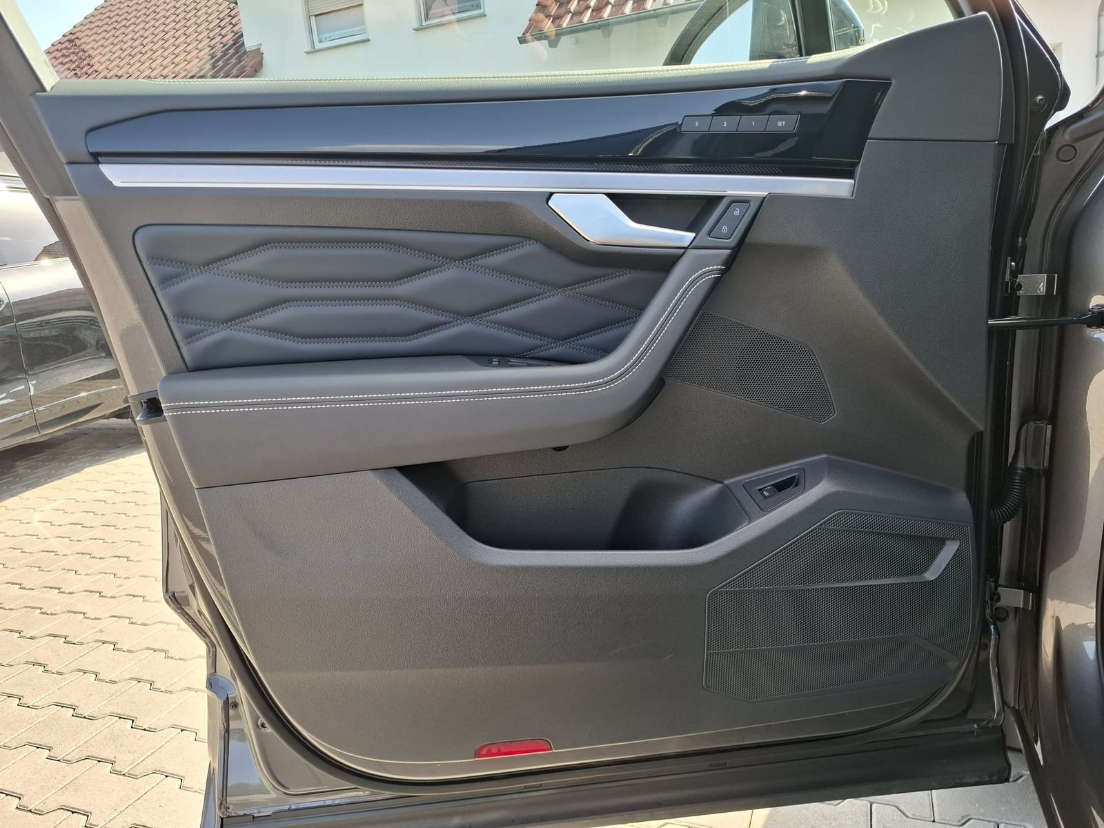 Fahrzeugabbildung Volkswagen Touareg 3.0TDI 4M R-Line VOLL Black 22" UPE 114T