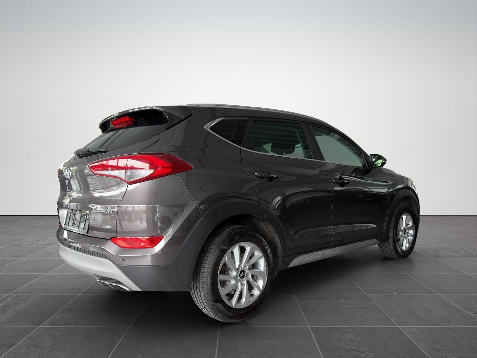 Hyundai Tucson 1.6 Advantage AT 4WD /SHZ/NAVI/PDC V+H/