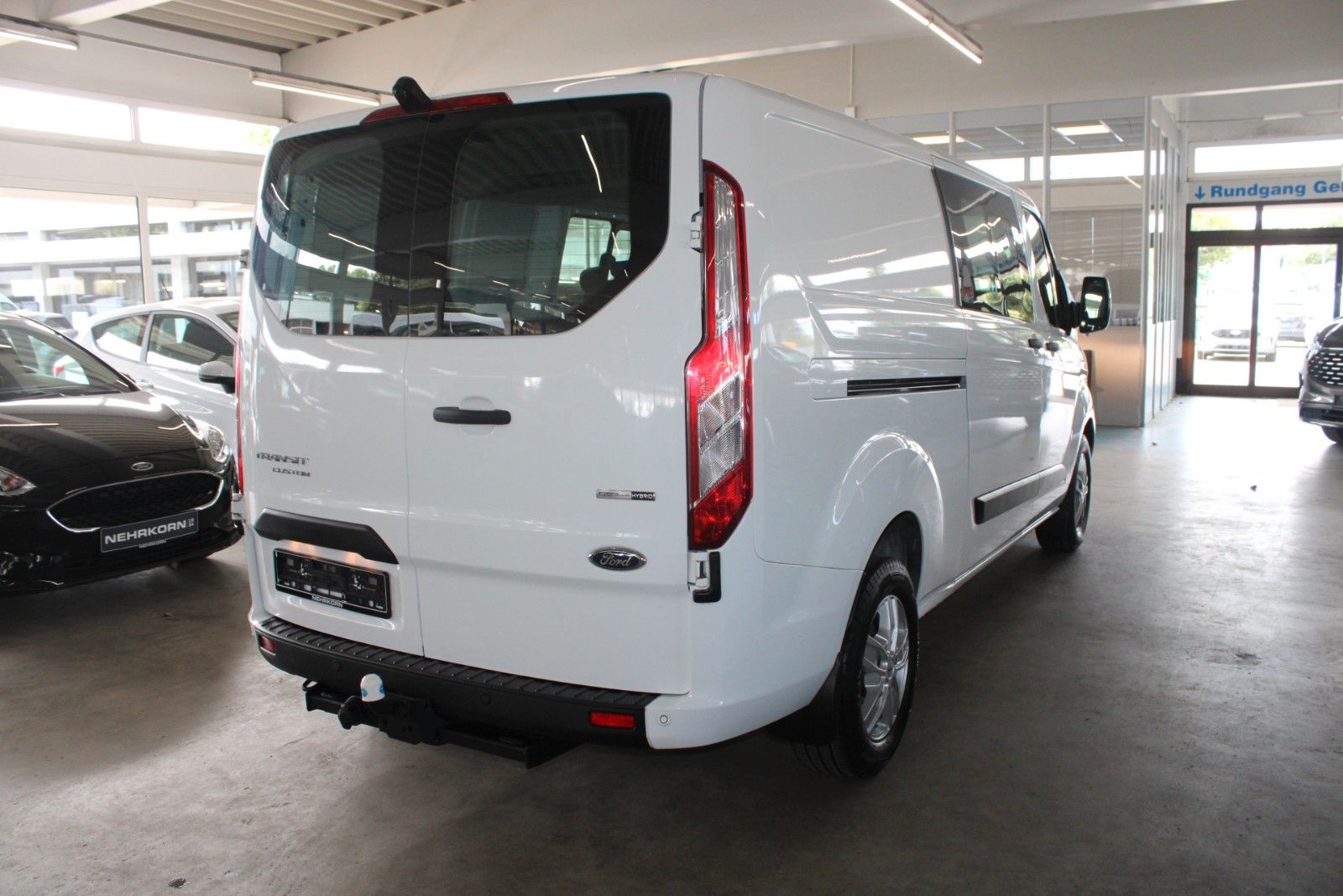 Fahrzeugabbildung Ford Transit Tourneo Custom TREND L2 MHEV 5-Sitze AHK