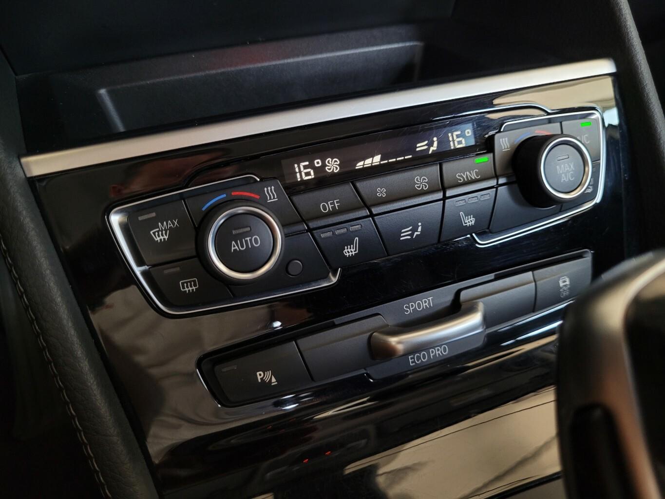 BMW 220 Active Tourer 220 i Luxury Line*AHK*Business