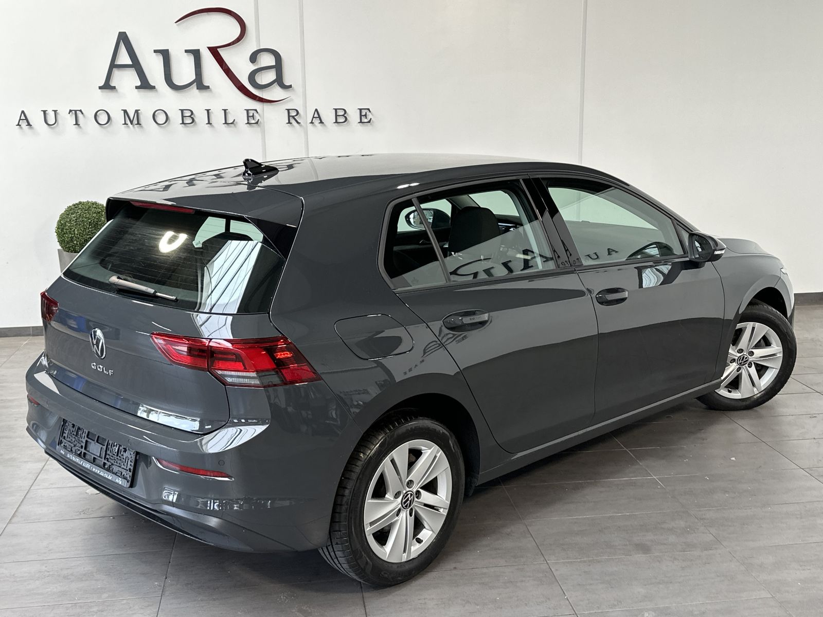 Fahrzeugabbildung Volkswagen Golf 1.5 TSI Life NAV+LED+ACC+CARPLAY+SPURH+EPH