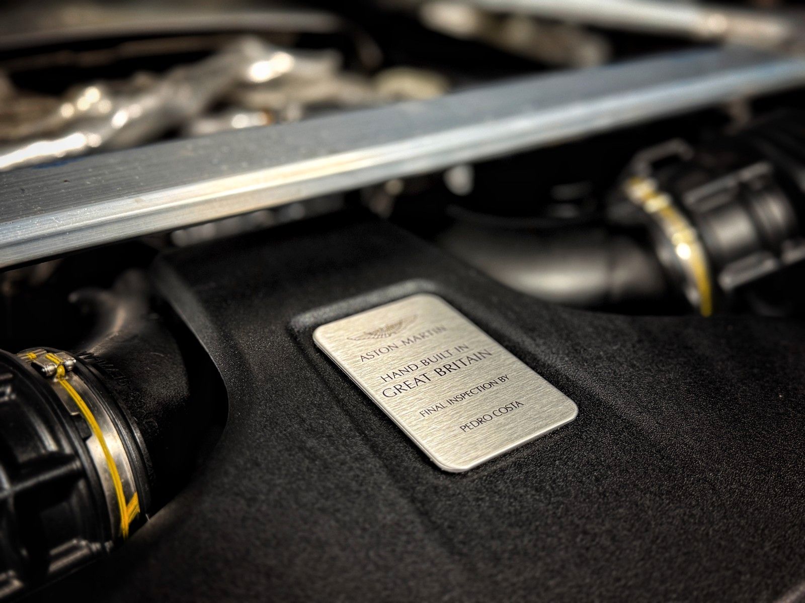 Fahrzeugabbildung Aston Martin V8 Vantage