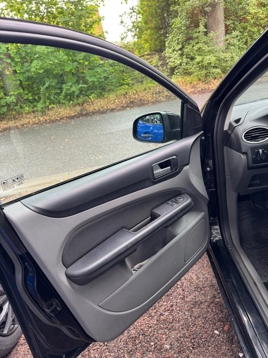 Ford Focus 2010 — photo 6