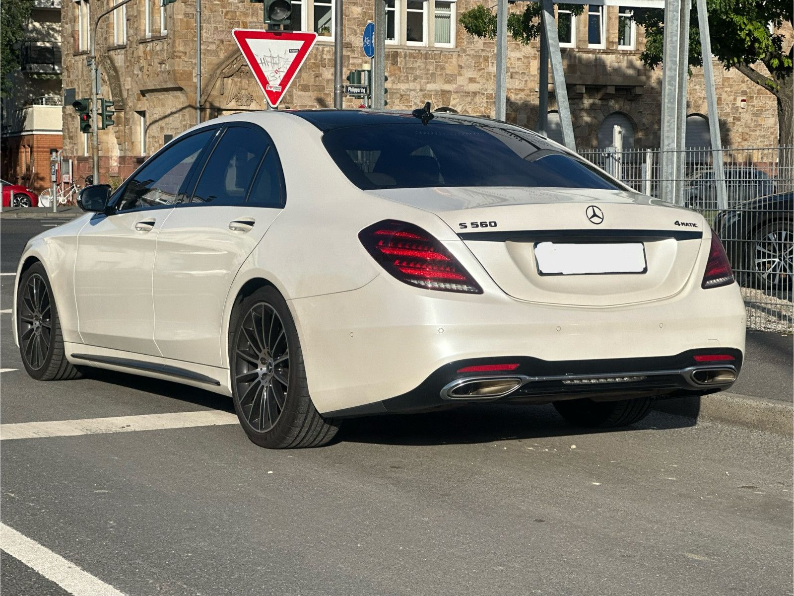 Fahrzeugabbildung Mercedes-Benz S 560 4MATIC*AMG LINE+MOD.2018*