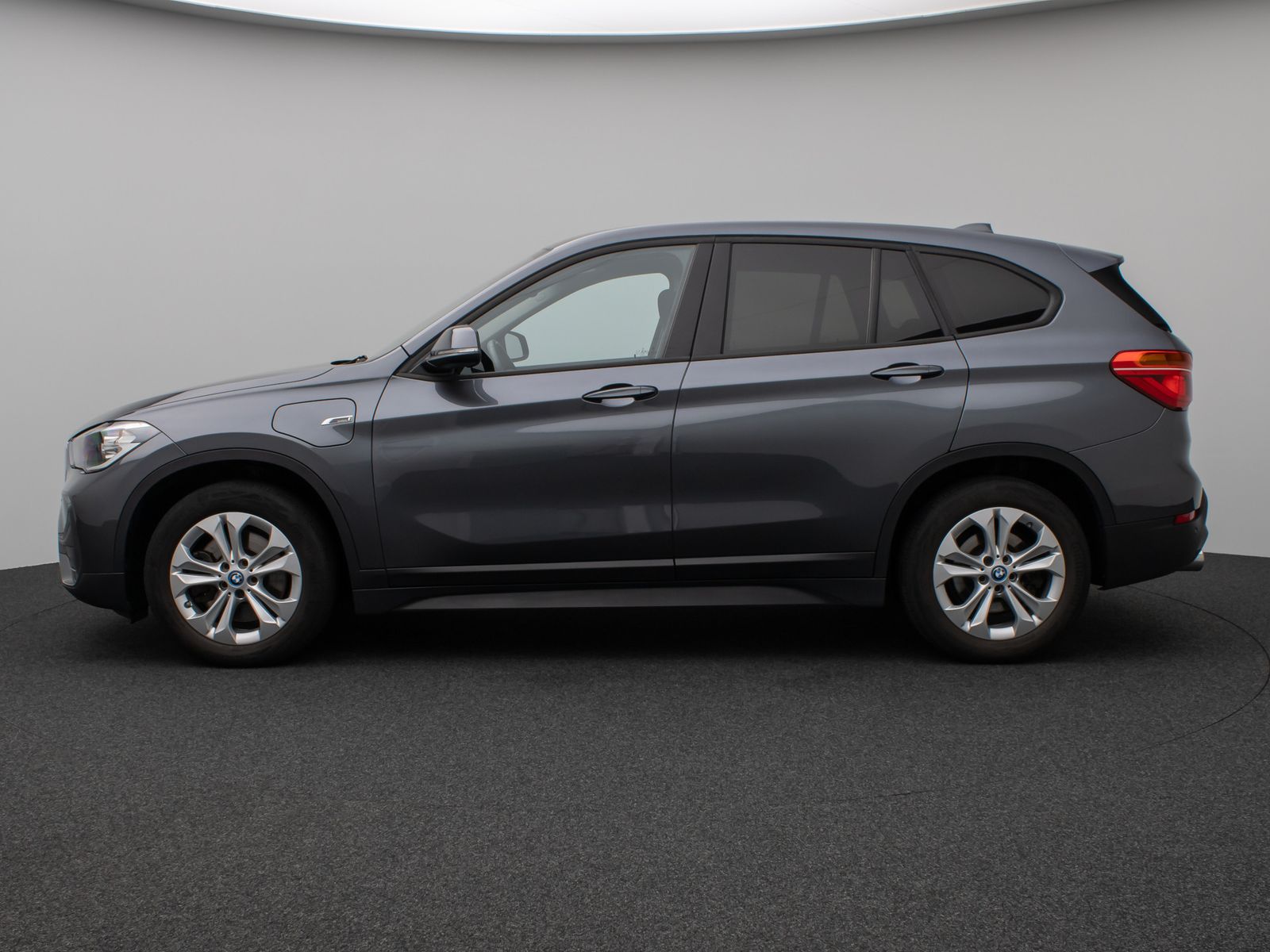 Fahrzeugabbildung BMW X1 xD25e DAB PDC Navi Lordos Geschwindigkeitsre