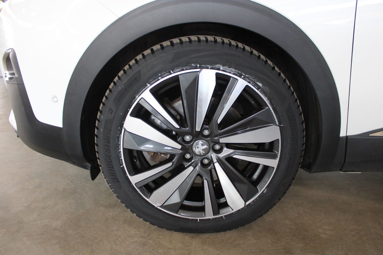 Fahrzeugabbildung Peugeot 3008 HYBRID4 300 e-EAT8 GT Full LED Panodach uvm
