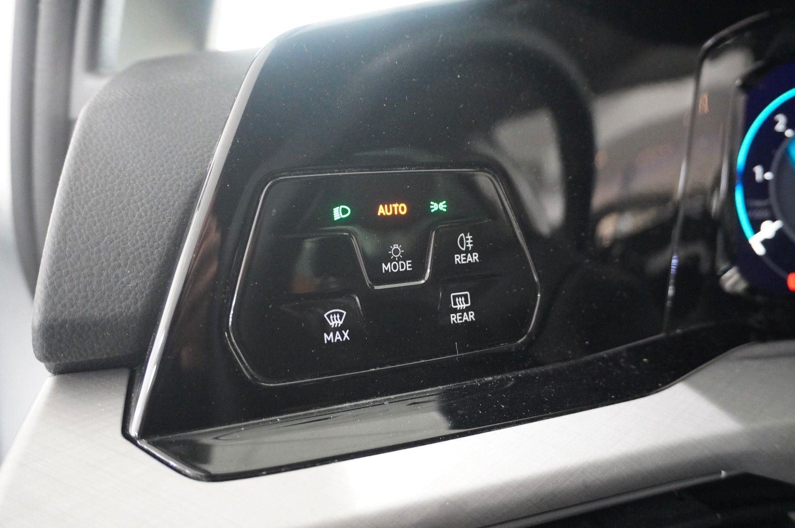 Fahrzeugabbildung Volkswagen Golf VIII Variant 2.0 TDI LIFE NAVI/LED/KAMERA