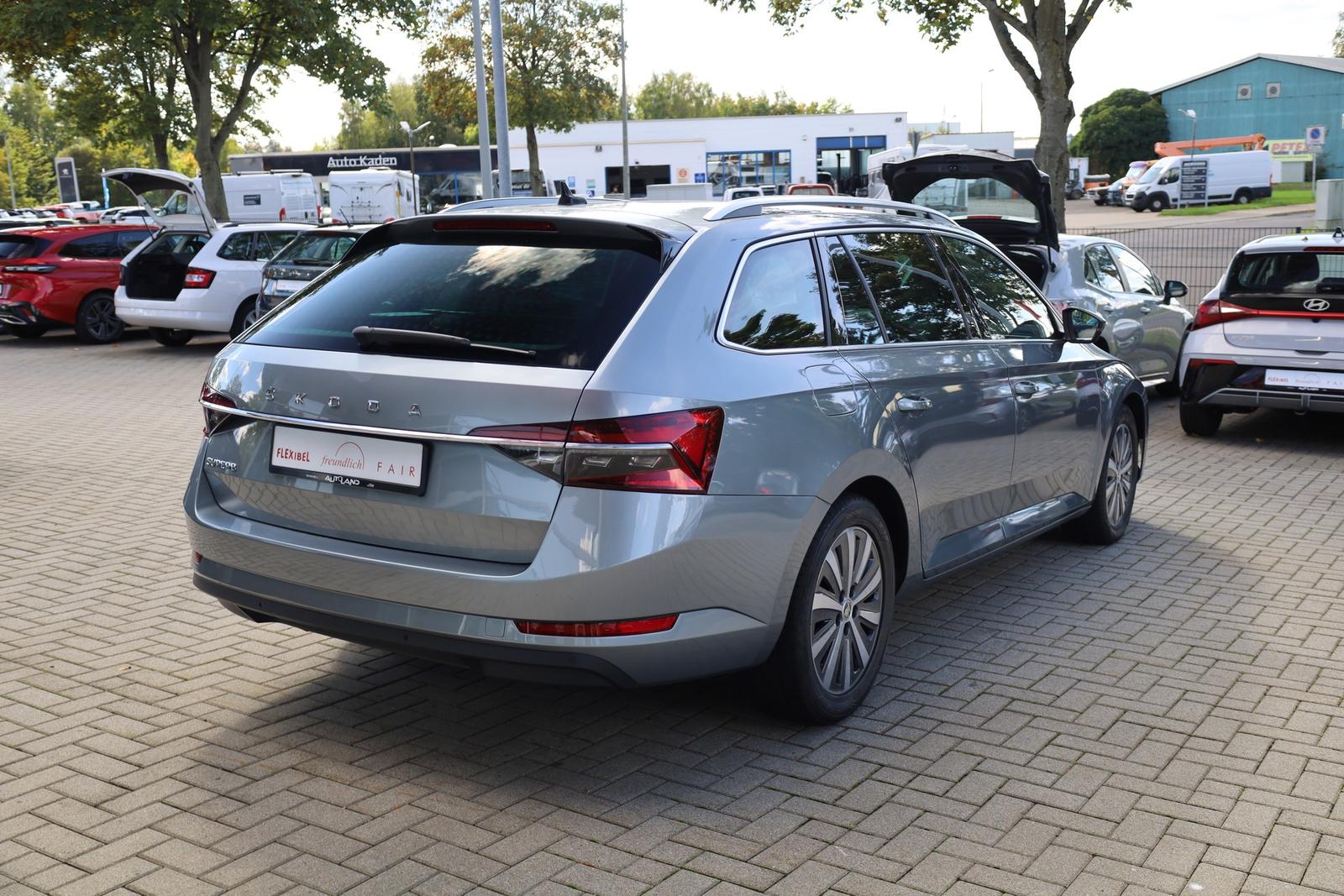 Skoda Superb Combi 2.0 TDI LED AHK Leder Navi Memory