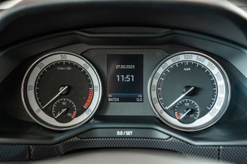 Fahrzeugabbildung SKODA Superb Combi Sportline 2.0 TDI DSG 140kW