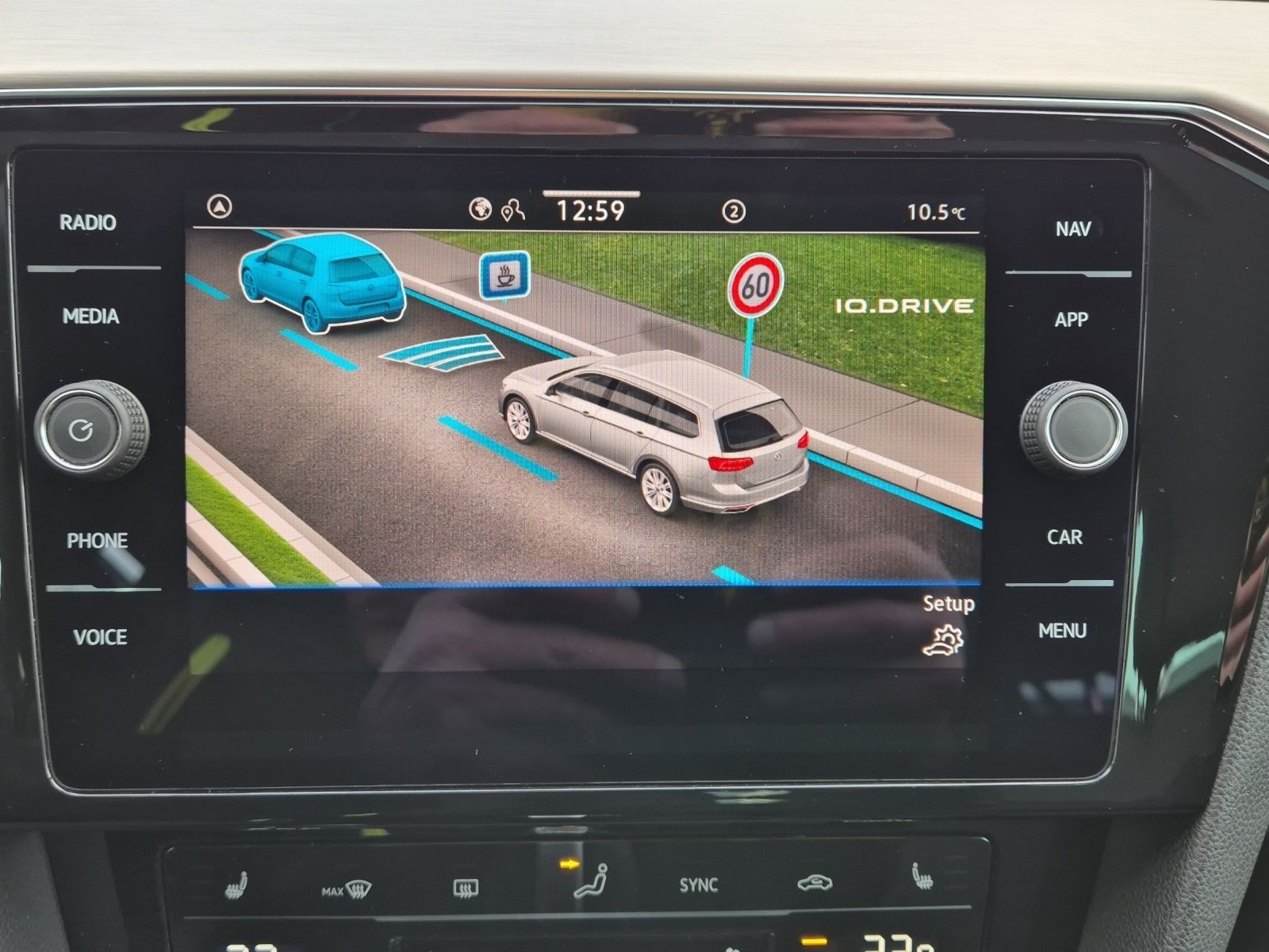 Fahrzeugabbildung Volkswagen Passat Variant TDI Elegance DSG 4M Matrix Navi A