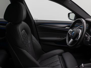 Fahrzeugabbildung BMW 530e M Sport Kamera Laser HUD DAB HiFi Komfort
