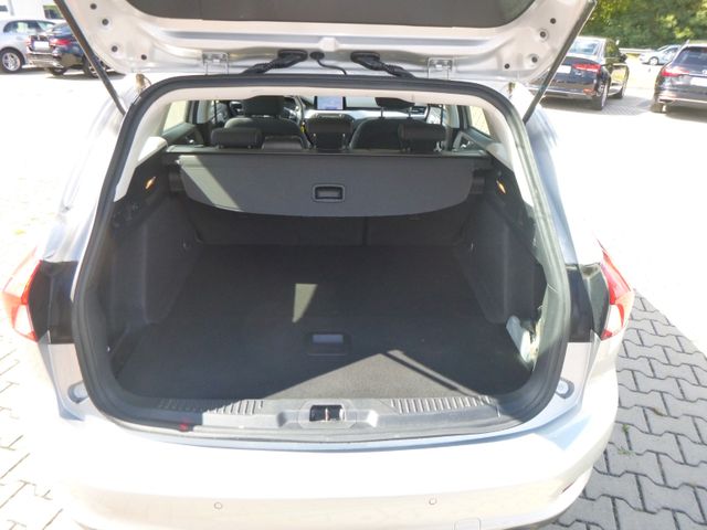 Fahrzeugabbildung Ford Focus Turnier >NAV/LED/KAM/PDC/SHZ<