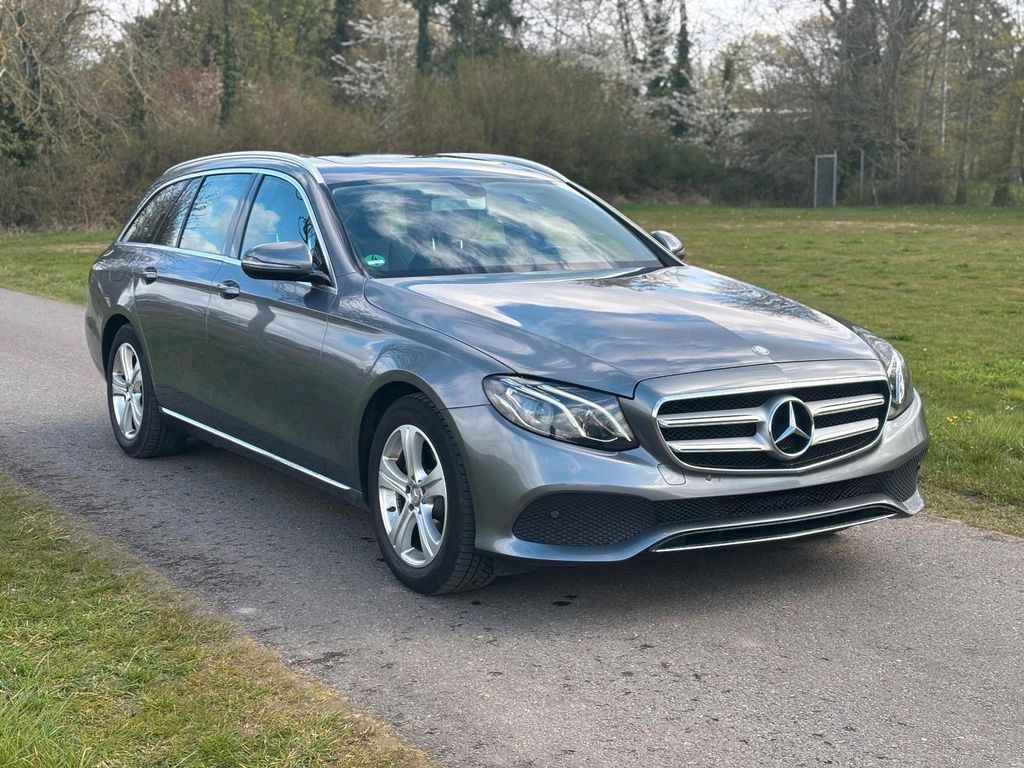 Image of Mercedes-Benz E 220